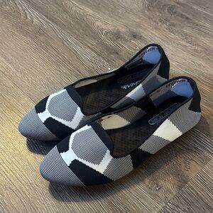 Skechers Monochrome Geometric Flats